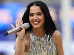 Katy Perry despreza ex-namorados famosos antes de acenar docemente para Justin Trudeau em um momento atrevido no palco