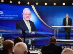 Keith Kellogg diz aos dissidentes iranianos que a ‘janela está aberta’ para forçar a mudança de regime em Teerã