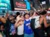 Mike Greenberg, da ESPN, chama o mau comportamento dos fãs dos Knicks de ‘uma vergonha’ depois que ovos foram jogados em Wembanyama