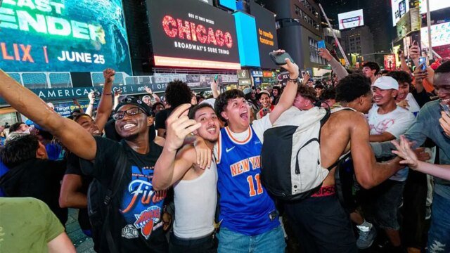 knicks-fans-game-4-nba.jpeg