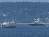 O tremendous iate de Zuckerberg sai de Seattle para o norte, diminuindo as balsas ao longo do caminho