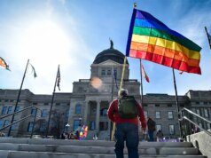 Faculdade de Chicago take away bandeira do orgulho LGBTQ por questões de neutralidade institucional