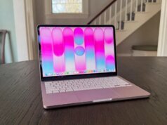 Grande chatice para estudantes: Apple aumenta preço do MacBook Neo