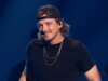 Morgan Wallen dá aos fãs uma atualização sobre seu piano, dias depois de arrasá-lo no palco durante um present em Denver