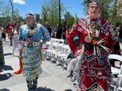 Centro Presidencial Obama segue reconhecimento amplamente ridicularizado de ‘terras roubadas’ com present de dança de nativos americanos