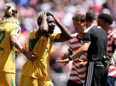 Estrela australiana da Copa do Mundo fala contra árbitro após grande derrota para os EUA enquanto treinadores reclamam