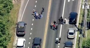 Suspeito em fuga em Nova Jersey ataca agente do ICE, que abre fogo