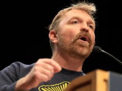 Escândalo de sexting, última polêmica para o candidato democrata ao Senado, Graham Platner