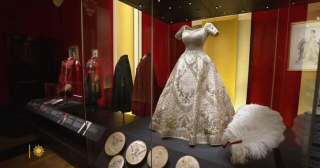 queen-elizabeth-ii-fashion-1920.jpg