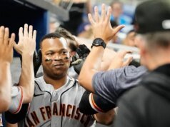 Rafael Devers, do Giants, expressa frustração com a decisão da corrida em meio à derrota em uma corrida para o Marlins