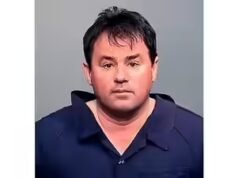 Líder de seita poligâmica, Bateman, condenado por abuso infantil depois que meninas foram encontradas presas em trailer no Arizona
