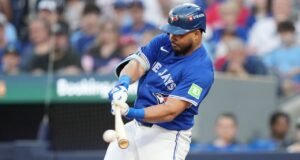 Anthony Santander, do Blue Jays, pode retornar em agosto, diz John Schneider