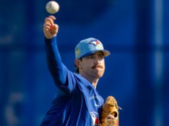 Reforços prestes a retornar enquanto Blue Jays continuam na água