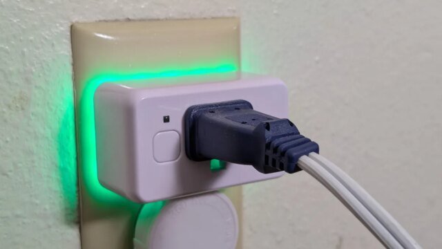 shelly-plug-gen4-white-with-green-indicator-light-in-wall-outlet.jpg