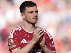Tottenham confirma contratação de Robertson