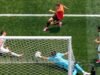 O Irã lidera o grupo com um empate lutando contra a frustrada Bélgica de 10 jogadores