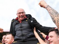 O ex-técnico da Tremendous League John Kear morre aos 71 anos