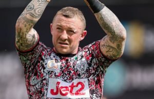 Charnley marca três gols e quebra o recorde de tentativas da Tremendous League