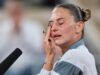 Kostyuk dedica vitória histórica no Aberto da França à Ucrânia antes da semifinal de Andreeva