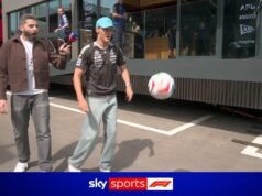 Os pilotos de F1 enfrentam o desafio dos maintain uppies antes da Copa do Mundo!