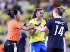 Oito cartões vermelhos?! O caos reina enquanto os EUA vencem o Brasil