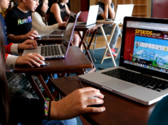 FCC lança revisão abrangente do programa de subsídio escolar de US$ 3 bilhões à Web devido a preocupações com o tempo de tela