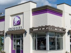 Mulher chateada com o tempo de espera do Taco Bell, supostamente disparou uma arma e desafiou os trabalhadores a brigar do lado de fora