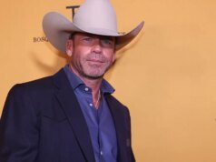 Ali Larter defende a escrita de personagens femininas de Taylor Sheridan, chamando a crítica de ‘narrativa falsa’