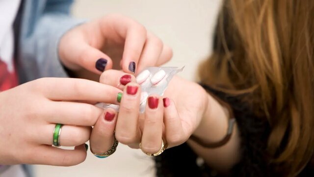 teenage-girls-pills-fox-news-001.jpeg