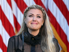 Os pais de Charlie Kirk e a viúva comparecerão à audiência preliminar de Tyler Robinson na próxima semana