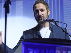 Tribeca Pageant condena a piada ‘ofensiva’ de estupro de cachorro do ator Elon Gold e da influenciadora Lizzy Savetsky