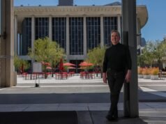 James Conlon continua viciado em Los Angeles enquanto reflete sobre seus 20 anos como diretor musical da LA Opera