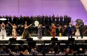 O Hollywood Bowl começa a temporada com o sincero ‘Better of Broadway’ – embora ‘greatest’ possa ser um exagero