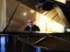 Clive Davis, magnata que criou músicos de Janis Joplin a Whitney Houston, morre aos 94 anos