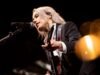 Telefones proibidos na turnê de Phoebe Bridgers, incluindo seus exhibits de Halloween no Intuit Dome
