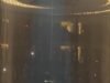 Ariana Grande retorna ao palco, com peculiaridades de estrela pop intactas