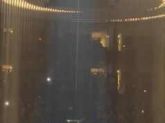 Ariana Grande retorna ao palco, com peculiaridades de estrela pop intactas
