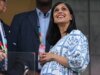 A segunda-dama Usha Vance se junta à multidão repleta de celebridades para a closing da fase de grupos da equipe dos EUA em Los Angeles