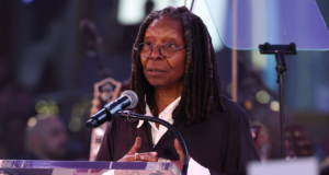 Whoopi Goldberg pede ‘mudança de regime’ durante a discussão sobre o Irã em ‘The View’, esclarece que ela se referia a Trump