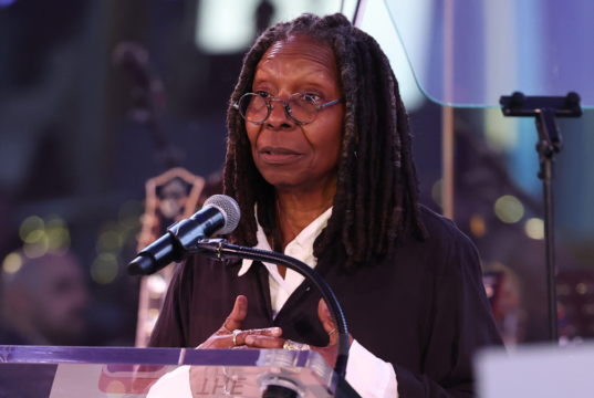 Whoopi Goldberg pede ‘mudança de regime’ durante a discussão sobre o Irã em ‘The View’, esclarece que ela se referia a Trump