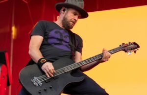 O baixista do Pearl Jam, Ament, destaca o impacto do skate nas comunidades indígenas no filme Tribeca
