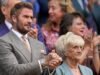 David Beckham leva a mãe a Wimbledon para sentar no Royal Field no dia da inauguração