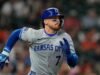 O shortstop do Royals, Bobby Witt Jr., sai mais cedo contra Twins com dor no joelho direito