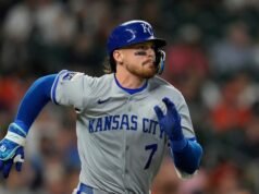 O shortstop do Royals, Bobby Witt Jr., sai mais cedo contra Twins com dor no joelho direito