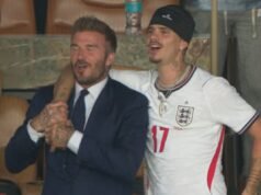 David Beckham canta Wonderwall con niños después de la victoria en la Copa Mundial de Inglaterra, sin su hijo separado Brooklyn