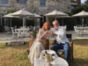 Harry Redknapp apoyado mientras celebra un hito importante con su esposa Sandra