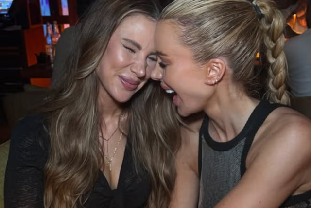 0_ECR_120726_oliviaattwoodsister.png