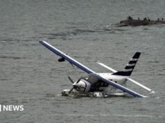 Ocho rescatados de un hidroavión que realizó un «aterrizaje forzoso» en el río Manhattan