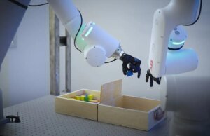 Las manos biónicas ahora enseñan a los robots a sentir