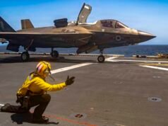 Estados Unidos ataca sitios de misiles y sistemas de defensa iraníes y restablece el bloqueo portuario